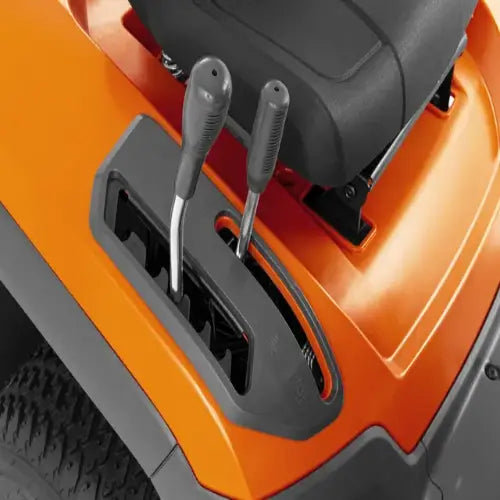 Husqvarna TS 114 em funcionamento - corte eficiente grandes relvados